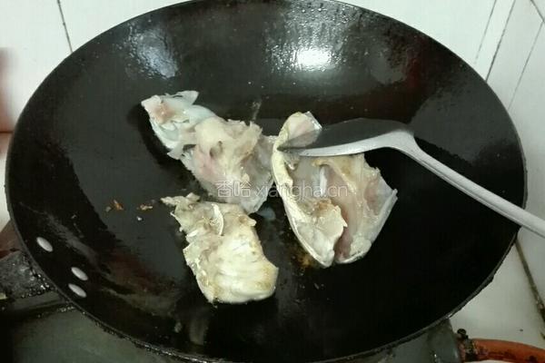番茄鱼头汤的做法图解4