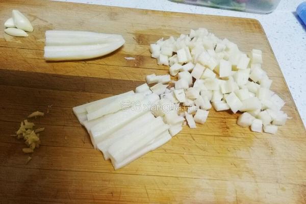 香辣爽口藕丁炒肉的做法图解4