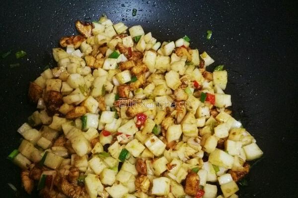 香辣爽口藕丁炒肉的做法图解9