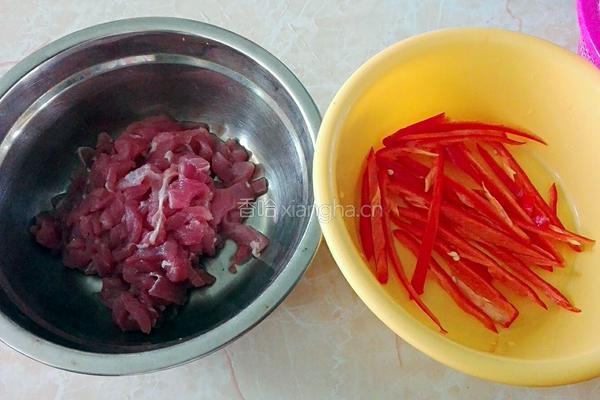 芹菜红椒炒肉丝的做法图解2