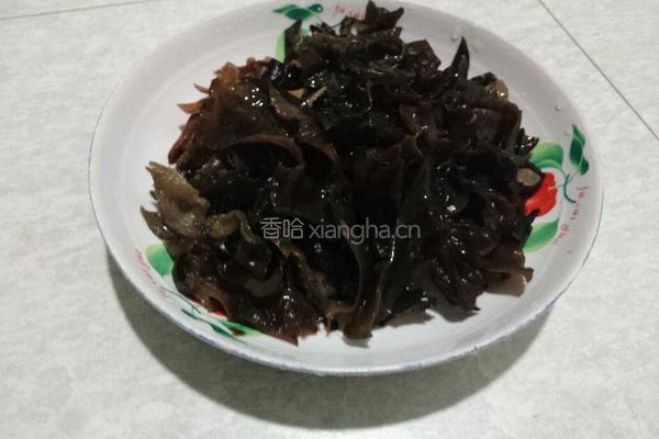 木耳炒肉的做法图解1