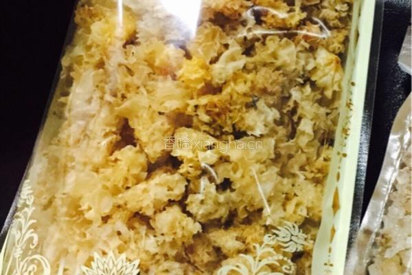 银耳莲子糖水的做法图解1