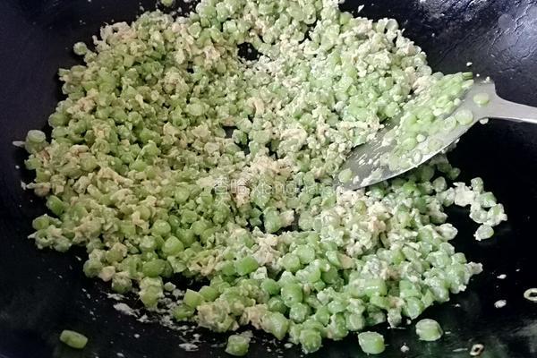 鸡蛋炒豆角的做法图解4