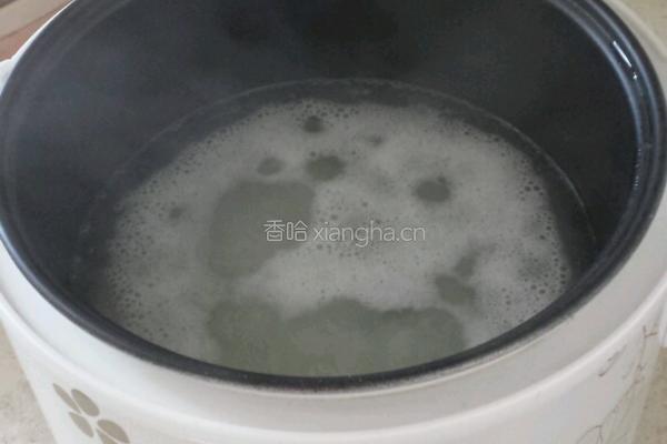 瘦肉粥的做法图解1