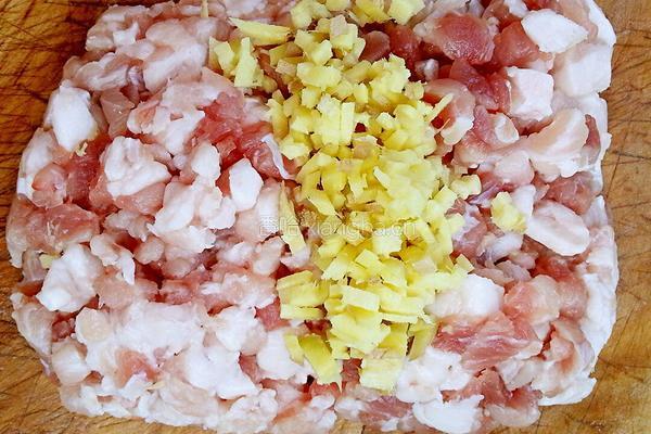 干炸猪肉丸的做法图解2