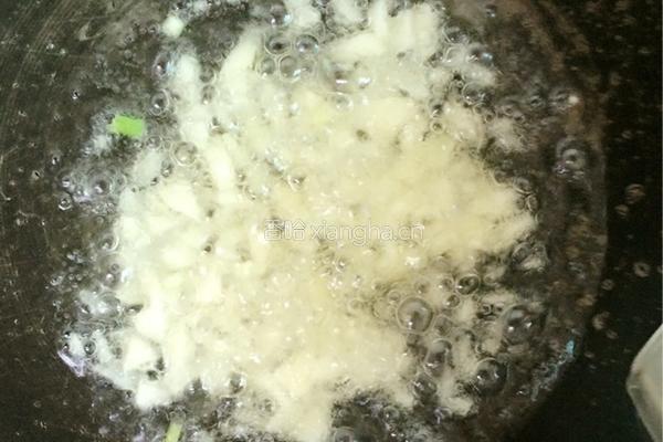 香菇茄子炒肉丁的做法图解5