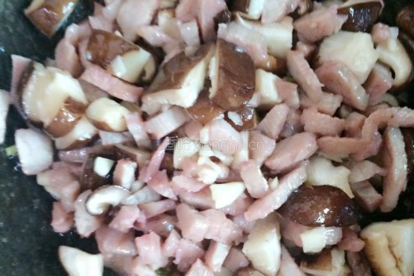 香菇茄子炒肉丁的做法图解6