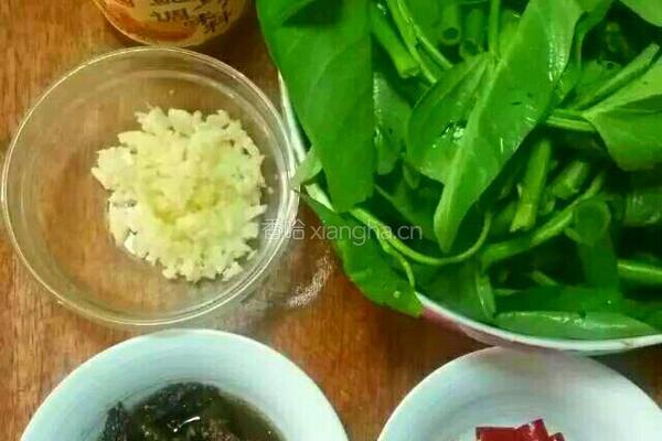 豆豉鲮鱼炒空心菜的做法图解2