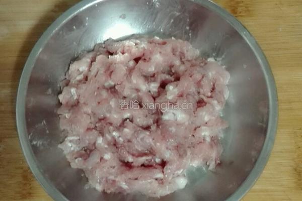 肉末生菜的做法图解2