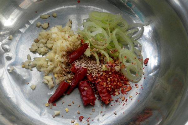 菠菜陈醋花生米的做法图解3