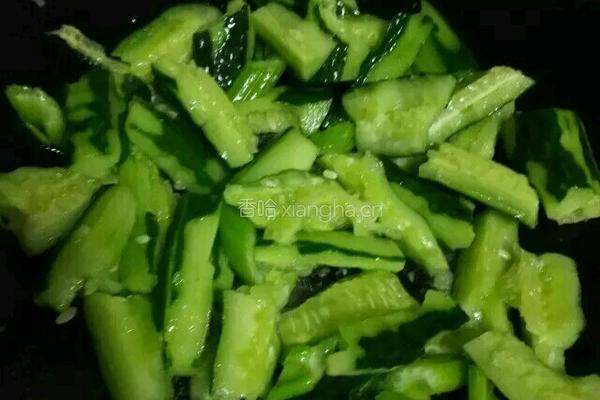 手拍黄瓜炒肉片的做法图解5