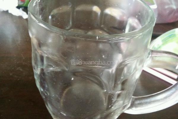 水果味牛奶果冻的做法图解1