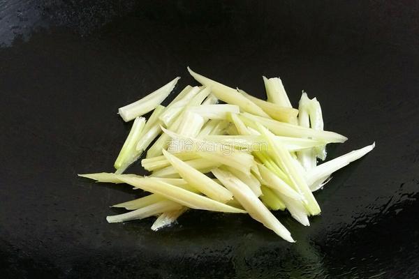 芹菜黑木耳腐竹肉片的做法图解8