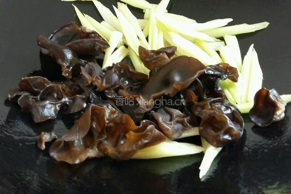 芹菜黑木耳腐竹肉片的做法图解9