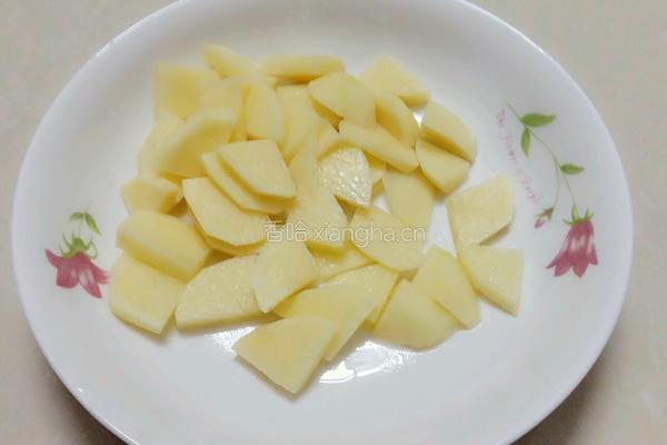 甜椒胡萝卜焖土豆的做法图解4