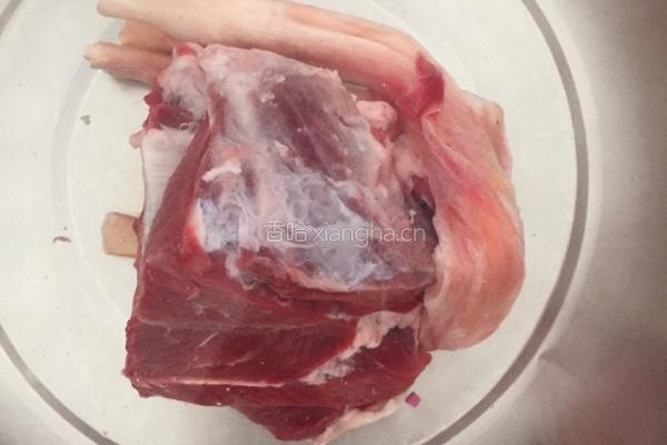 牛肉炖土豆的做法图解1