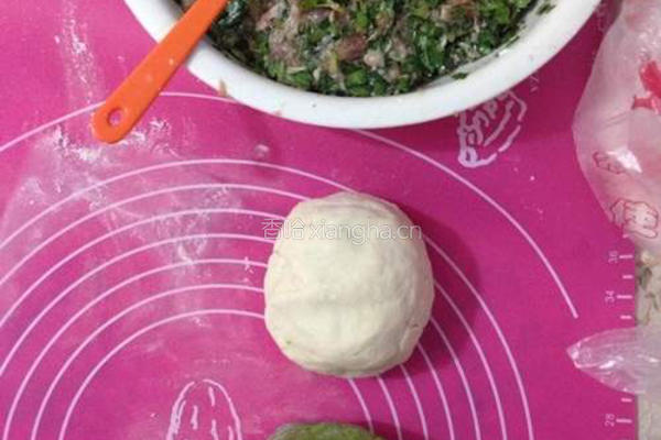 翡翠白菜饺子的做法图解1
