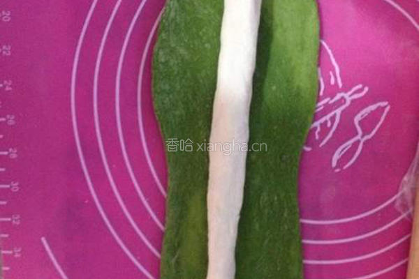翡翠白菜饺子的做法图解3