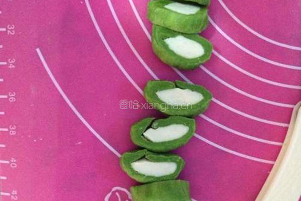 翡翠白菜饺子的做法图解4