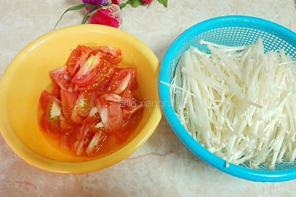 番茄金针菇汤的做法图解2