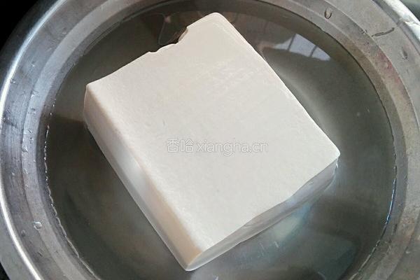 菌菇豆腐瘦肉汤的做法图解2