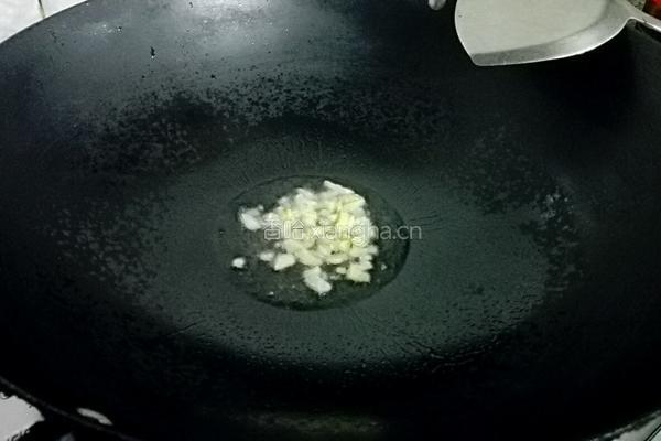双椒炒鸡肾的做法图解4