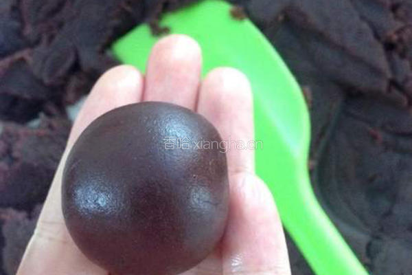 广式豆沙蛋黄月饼的做法图解4