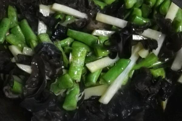 豆角焖面的做法图解7