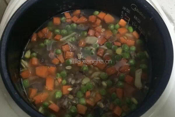 菜肉焖饭的做法图解1