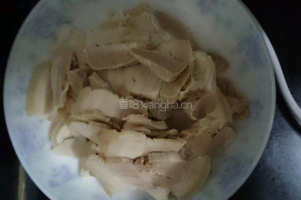 香莴笋炒肉片的做法图解1