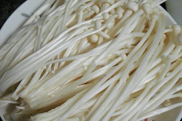 凉拌金针菇的做法图解1