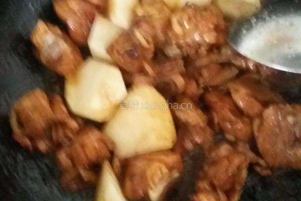 土豆烧鸡腿的做法图解5