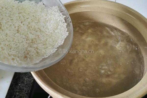 砂锅煲皮蛋瘦肉粥的做法图解4