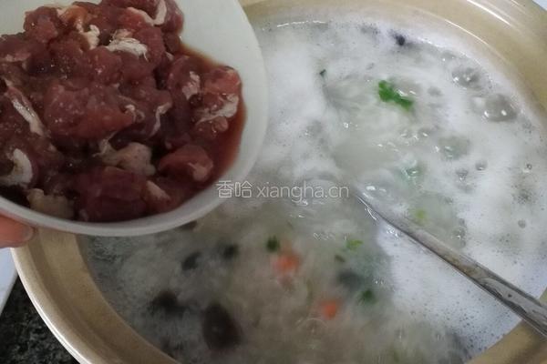 砂锅煲皮蛋瘦肉粥的做法图解8