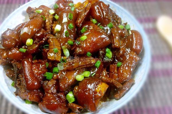 鱿鱼煲猪蹄的做法图解10