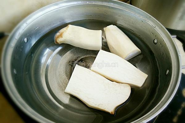 炸杏鲍菇的做法图解1