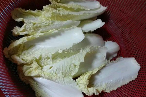 娃娃菜卷肉的做法图解1