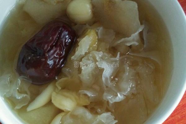 银耳莲子红枣汤