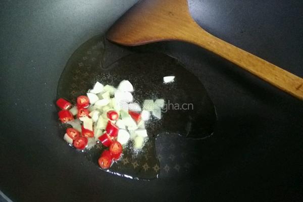 香菇闷鸡肉的做法图解3