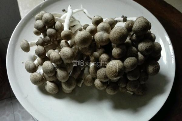 蟹味菇滑肉的做法图解1
