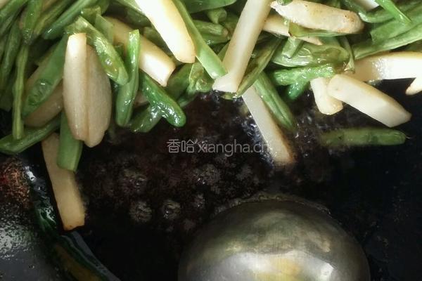 土豆炖豆角的做法图解4