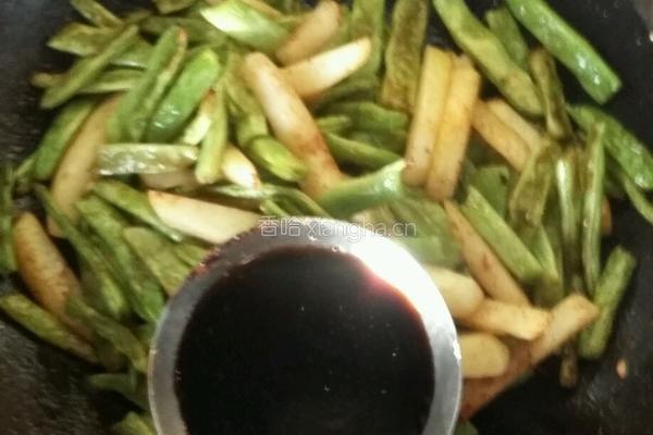 土豆炖豆角的做法图解6