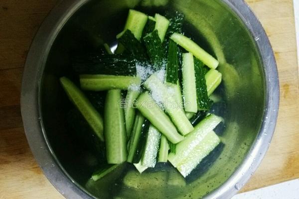 酸甜脆黄瓜的做法图解2