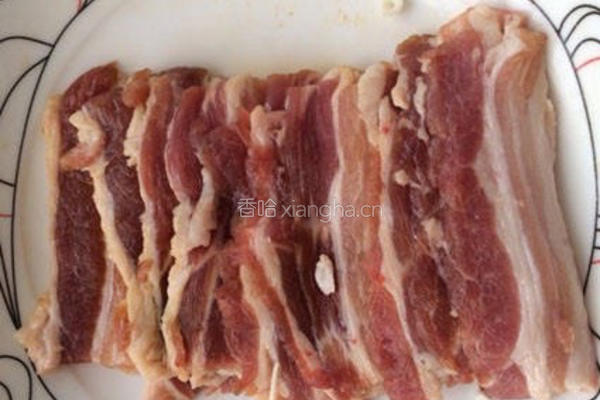 五花肉卷金针菇的做法图解1
