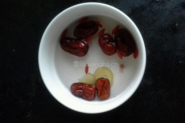 驱寒红枣茶的做法图解1