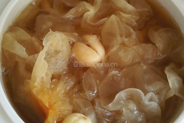 银耳莲子羹的做法图解3