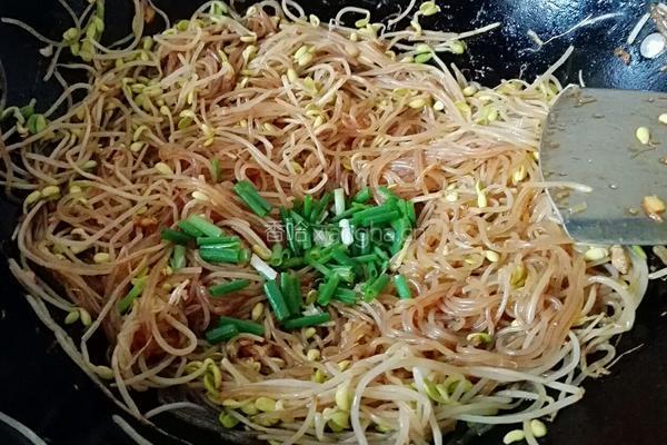 黄豆芽炒条的做法图解6