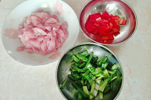 藕丁炒肉的做法图解3