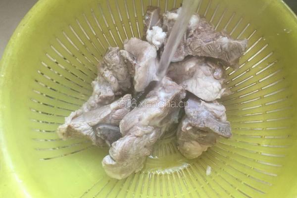 排骨莲藕汤的做法图解3