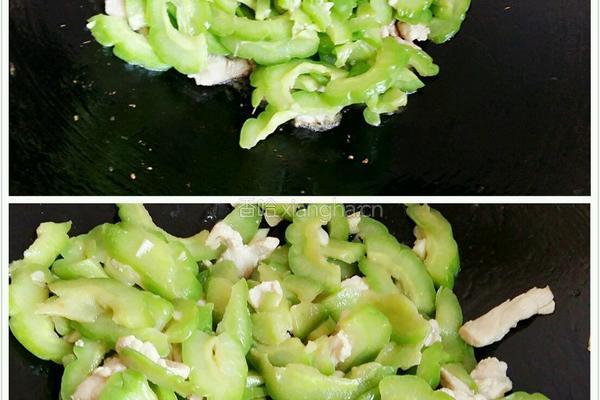 蒜蓉苦瓜炒瘦肉的做法图解9